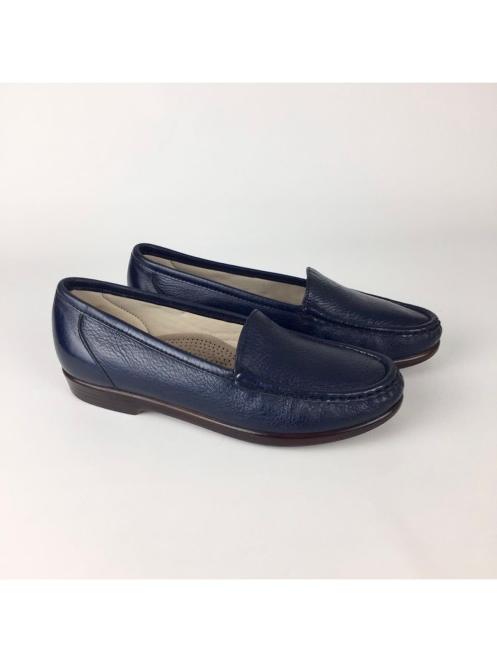 SAS Simplify Navy Blue Leather Slip On Comfort Shoes Loafers
Size 8.5 NWOT